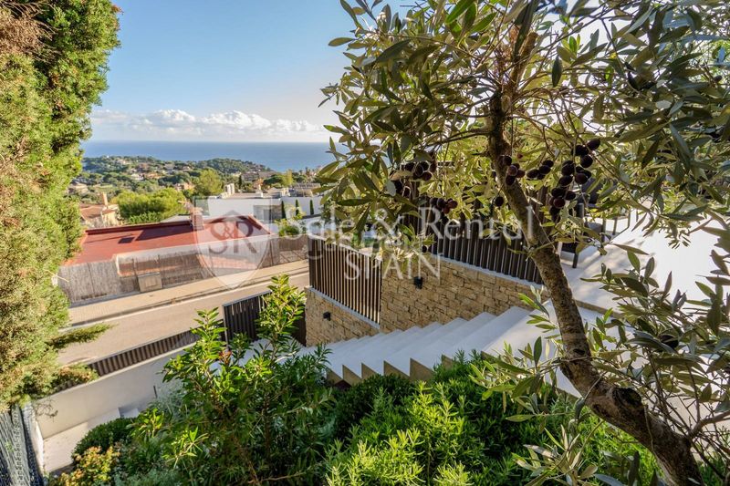 Foto d6681ff5-ee14-4237-86ef-0465a46cca27. Casa amb piscina a Roca Grossa Lloret de Mar