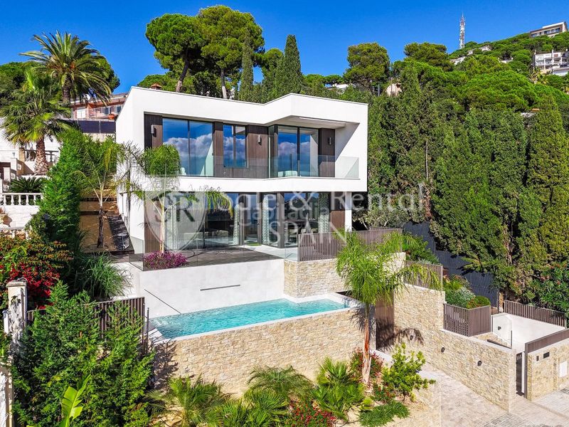 Foto ed848147-e3e2-46ef-bd8d-c7fd6ed6c3eb. Casa amb piscina a Roca Grossa Lloret de Mar