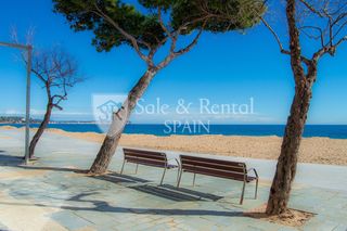 Pis a Centre-Platja. Fantástico piso con licencia turística en primera línea de mar e