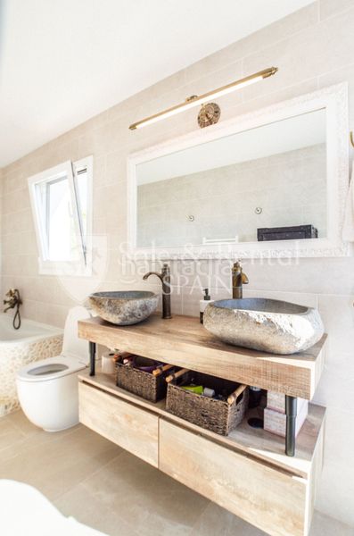 Foto 715e9b58-a831-499d-b517-10297028f3f8. Casa amb calefacció piscina a Serra Brava Lloret de Mar