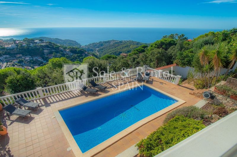 Foto ac9c05bc-8aee-4bc9-9100-3e2335f92576. Casa amb calefacció piscina a Serra Brava Lloret de Mar