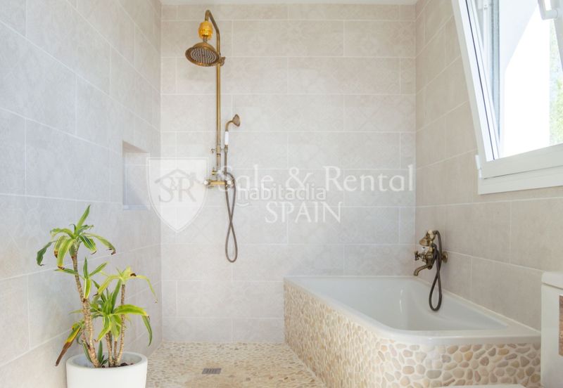 Foto bbdf8087-585e-4800-ae29-0f1de5ab16ca. Casa amb calefacció piscina a Serra Brava Lloret de Mar