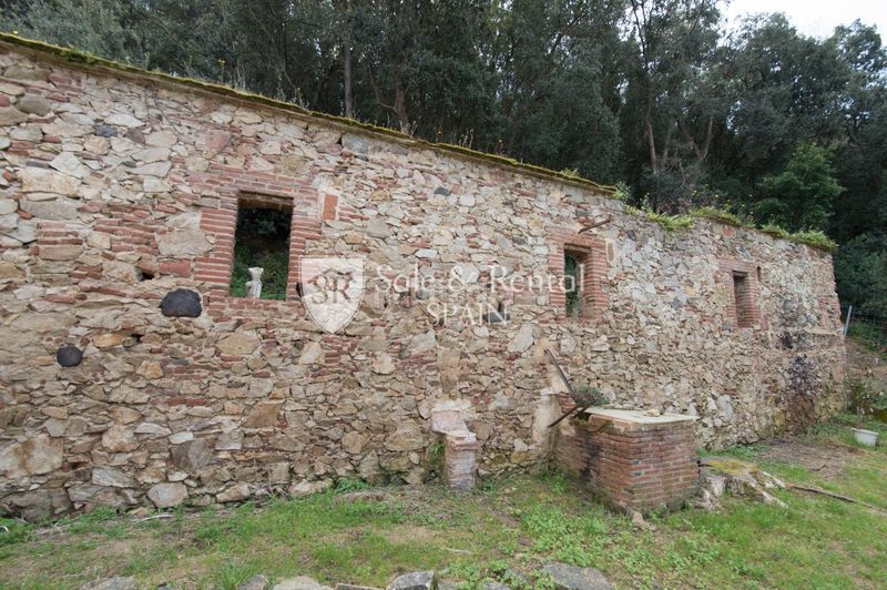 Foto c270e5ff-9b0e-412c-a4e8-d814e044a6f7. Masia a Urbanitzacions Sant Pol de Mar