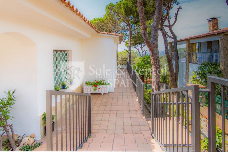 Foto 2be65c67-3bcb-4f23-8ea4-cc8bc054244d. Casa amb calefacció a Canyelles Lloret de Mar