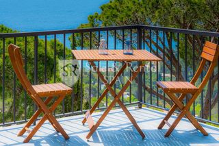 Casa en Canyelles. Amplia casa con vistas panorámicas al mar, licencia turística y