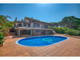 Edifici  Mestre d´aixa. Oportunidad casa con excelente ubicación y vista al mar