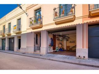 Maison  Jofre. Casa adosada en venta cerca del centro de la población.