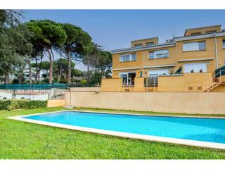 Pis  Safir. Unifamiliar adosada  platja daro treumal