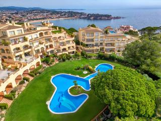 Pis a Carrer de parís,  48. Exclusivo apartamento reformado con vistas al mar en la costa br