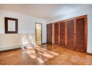 Pis  Plaza luís esteva i cruañas. Apartamento con jardín y licencia turística en el centro históri