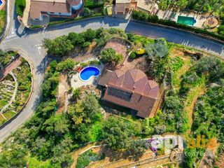 Casa  Calle basilea. Gran propiedad con vistas al mar y tres viviendas independientes