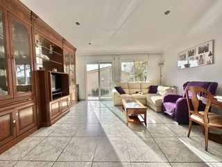 Casa  Calle industrials. Casa adosada con encanto en el corazón de castell daro