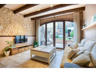 Casa  Calle sant martirià. Casa de pueblo reformada con patio y terraza en el centro de san