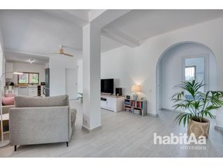 Casa  Pla de la pinassa. Encantadora casa con piscina y gran jardín privado en belllloch,