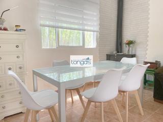 Chalet en Genovés. Chalet con amplia parcela y piscina en urbanización cerca de gen