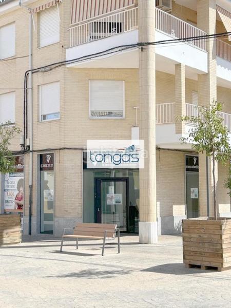 Lloguer Local Comercial a Pobla Llarga (la). Local chaflán en centro pueblo