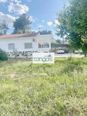Xalet a Xàtiva. Encantadora villa de una sola planta, ubicada en una tranquila z