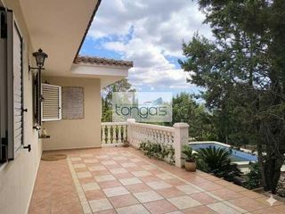 Chalet en Xàtiva. Espacioso y elegante chalet en bixquert