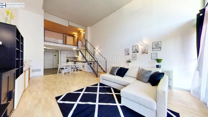 Foto bebe0c7f-bd06-483d-9d92-3093a8429cc4. Alquiler loft en Camí Reial Valencia