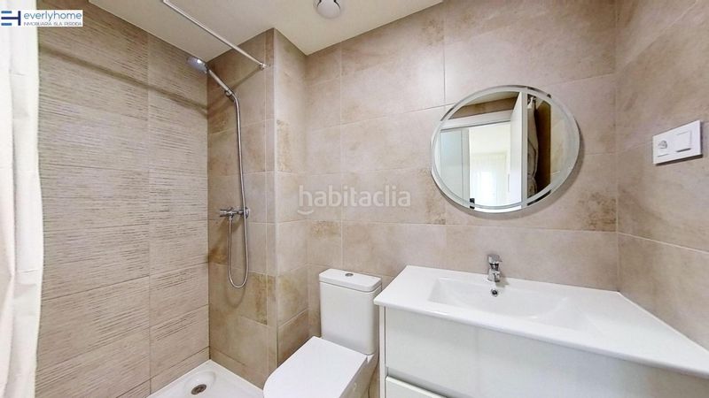Foto f89d146a-8e05-453d-9e20-e34ff3bf9e76. Lloguer pis amb calefacció aparcament piscina a Malilla Valencia