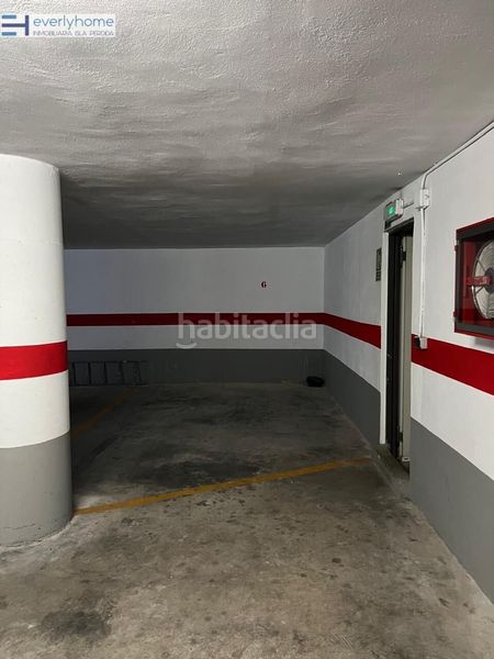 Foto ae02fc91-aa05-47e0-b6df-738dc96994eb. Aparcament cotxe a Aiora Valencia