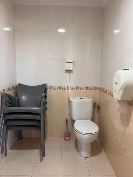 Foto bf49c417-80d3-4ab3-ac0b-59113a69d793. Pas-de-porte local commercial dans Malva Rosa Valencia