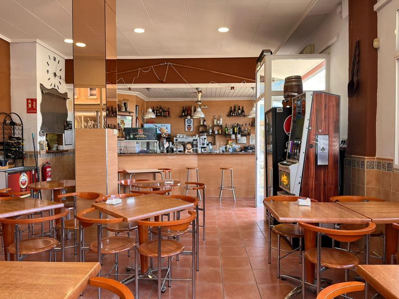 Foto 38a06c4d-b1d6-4c63-83fa-8c2a22ee55b6. Traspaso local comercial barcafetería en funcionamiento con salida de humos en Valencia