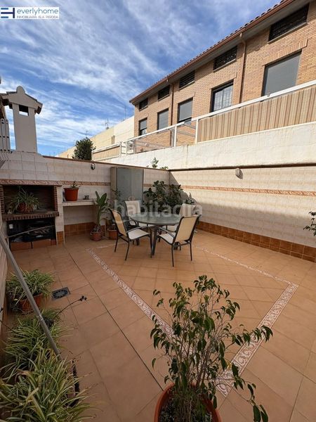 Foto 68e56c84-c285-4360-89f0-2c93072175e9. Casa adossada amb aparcament a Massamagrell