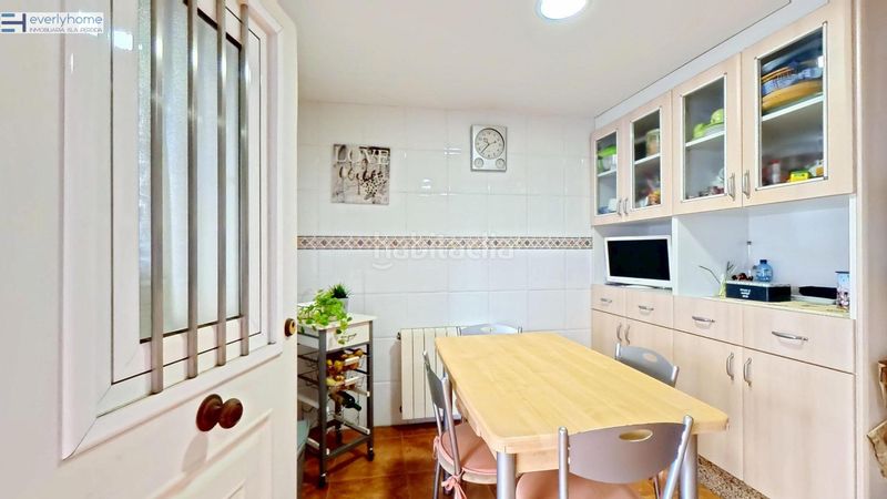 Foto afabcfc0-b14c-4084-a4f0-e1e3d9efdfd6. Casa adossada amb aparcament a Massamagrell