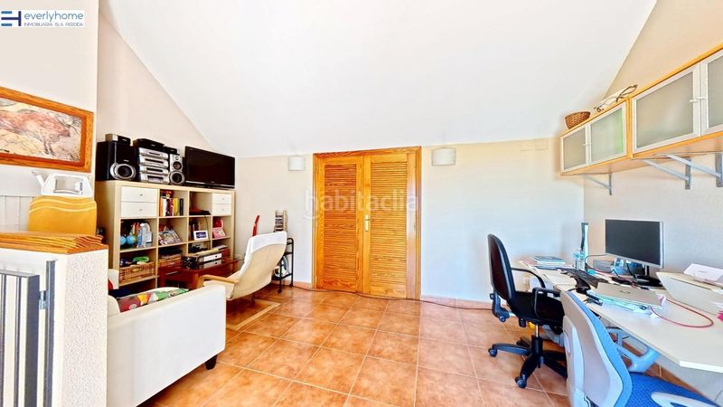 Foto c2e93b38-b980-4478-a1c6-971ff5d619dd. Casa adossada amb aparcament a Massamagrell