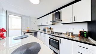 Pis en Mont Olivet. Piso de 3 dormitorios con garaje junto al metro de monteolivete,