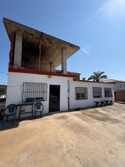 Casa en El Grao. Villa con terreno y piscina a 10 minutos de castell�n de la plan