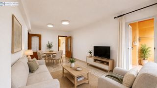 Etagenwohnung in Ciutat Jardí. Piso totalmente exterior de 4 habitaciones con ascensor en zona