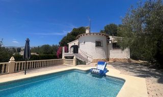 Casa a La Empedrola. V illa en venta en calpe con vistas a las montañas