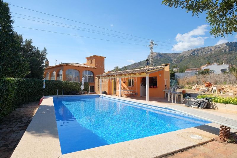 Foto 2640d0c2-5eb1-483c-842f-3f2b834c7523. Casa amb piscina a Benicolada - Las Adelfas Calp