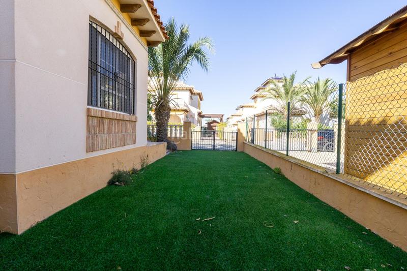 Foto 10493538-6819-4a65-a286-5d22f346ef82. Maison avec parking piscine dans La Marina Elche / Elx