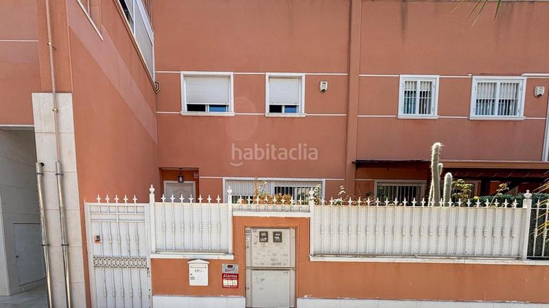 Foto 16d66296-1868-4b0d-8387-6f2a59bc99e5. Casa adossada amb calefacció aparcament a El Travaló - Martínez Valero Elche / Elx