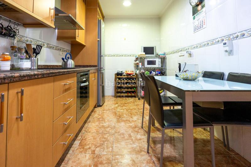 Foto cc2c7295-a13d-4211-b1c2-cf45654b6605. Semi detached house with heating parking in El Travaló - Martínez Valero Elche / Elx