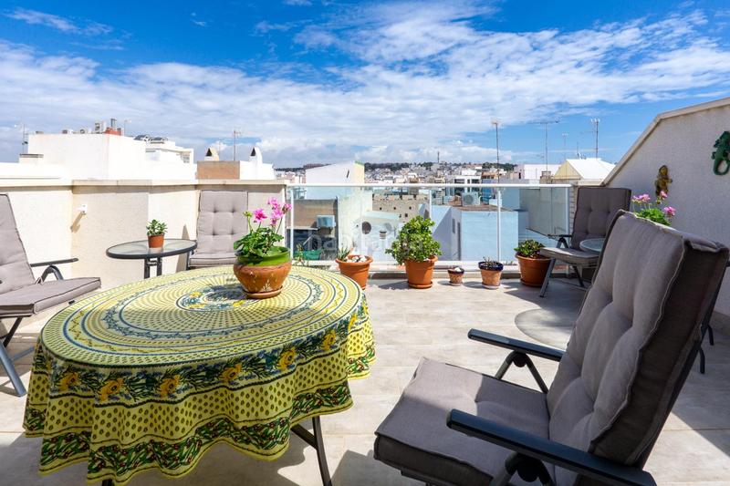 Foto b8e8ba55-3120-49dd-954b-d1fb5b301fa1. Dúplex en Playa Levante Santa Pola