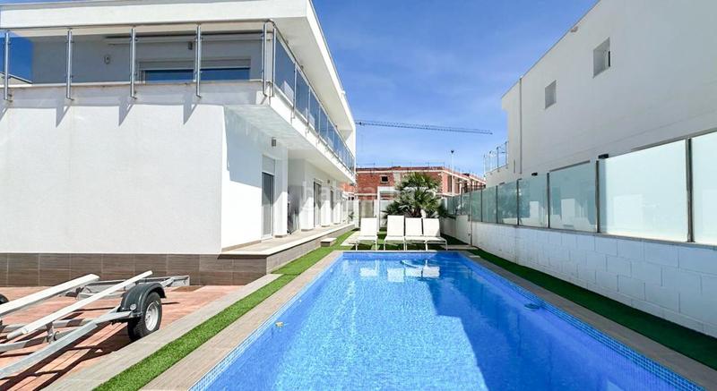 Foto 3baacac5-6ba1-4bde-8e67-34192b882622. Casa amb aparcament piscina a Monte y Mar Santa Pola