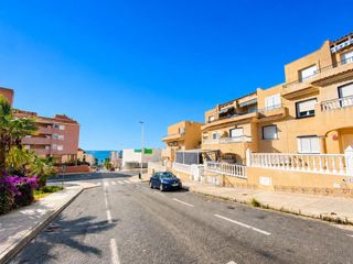 Semi detached house  Juan sebastián elcano