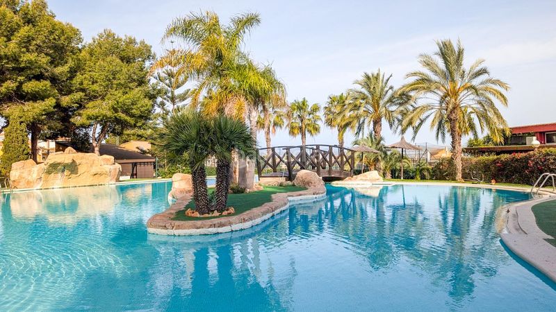 Foto 6b88ceaf-c0ac-4b01-81bf-720e73f2b9da. Casa amb piscina a Monte Faro-Altomar II Santa Pola