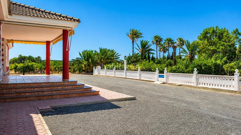 Foto 8ca910cf-4af2-4291-b567-93b78b07ae35. Casa amb piscina a Valverde Elche / Elx