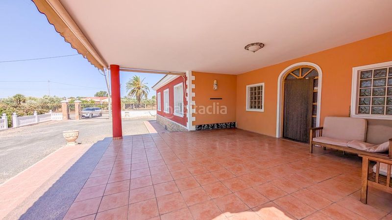 Foto f12dda3c-128e-4be9-a1aa-22e499c86931. Casa amb piscina a Valverde Elche / Elx