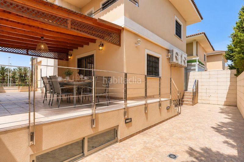 Foto 1c0b423b-3ef3-4faf-bbb0-36472b0383c5. Casa amb aparcament a Ciutat Jardí - Torreta Verdí Elche / Elx