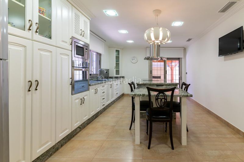 Foto d534b540-b5bb-4598-9f11-7ae0c2b3d1bc. Casa amb aparcament a Ciutat Jardí - Torreta Verdí Elche / Elx