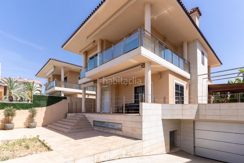 Foto f2d6cb10-ca83-469d-99de-3e804cd97140. Casa amb aparcament a Ciutat Jardí - Torreta Verdí Elche / Elx