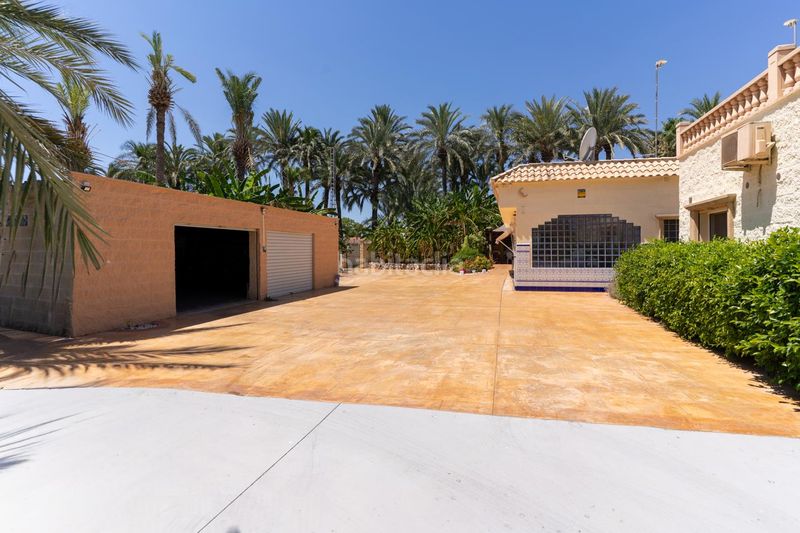 Foto 7fa52088-6eb7-4ef5-9d53-65e7364d9c00. Casa amb aparcament piscina a La Marina Elche / Elx