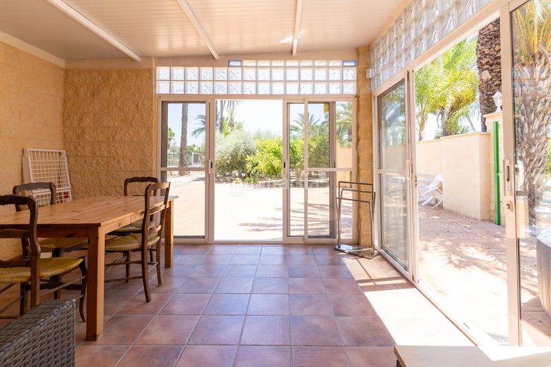 Foto a5684e3e-3278-4390-9ca4-f5a4bfd70f96. Casa amb aparcament piscina a La Marina Elche / Elx