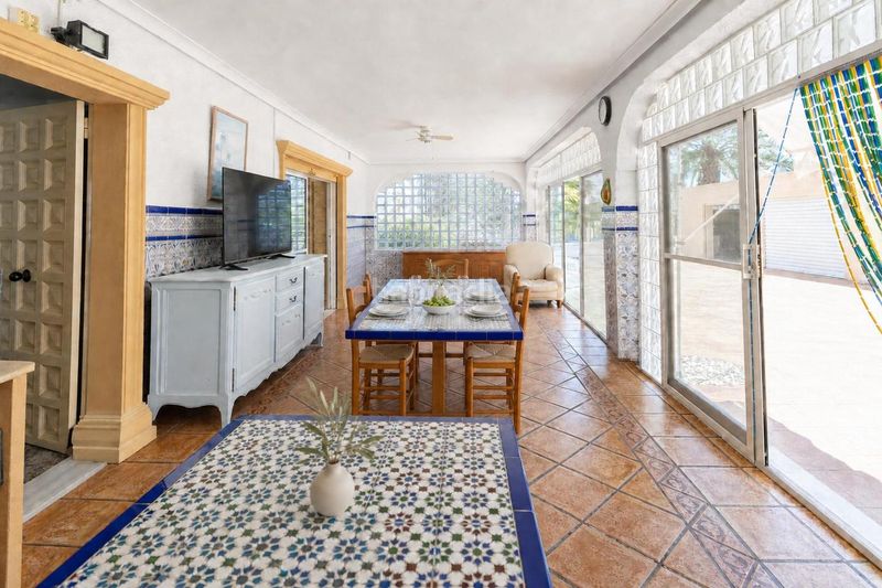 Foto bb26b85a-e556-4906-8e78-2e266fc2ec2a. Casa amb aparcament piscina a La Marina Elche / Elx